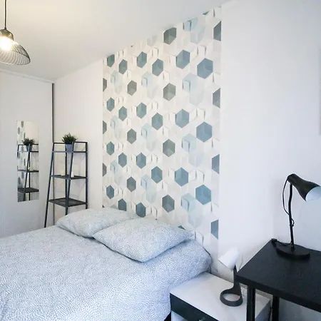Avec Balcon Au 3ème étage - B3 *